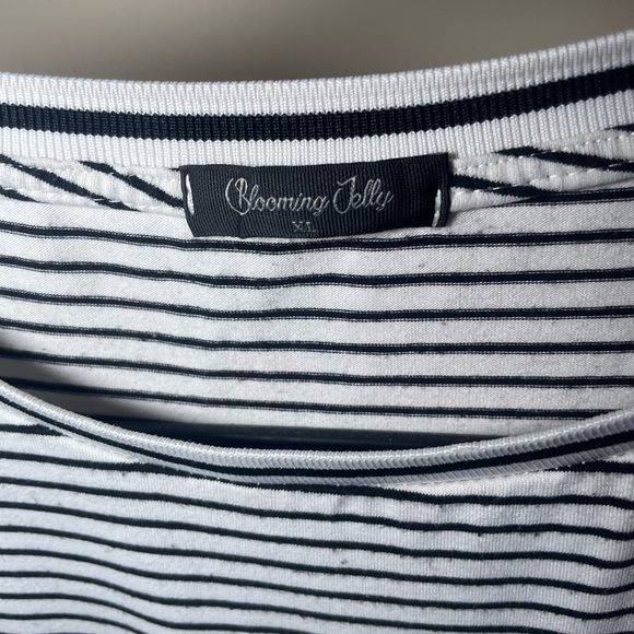 3/$12 Perfect fall long sleeve! - Picture 3 of 5